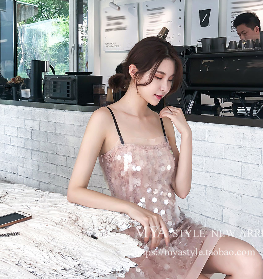 2019春夏款女迪丽热巴甜美粉色鱼鳞亮片中长款无袖抹胸吊带连衣裙