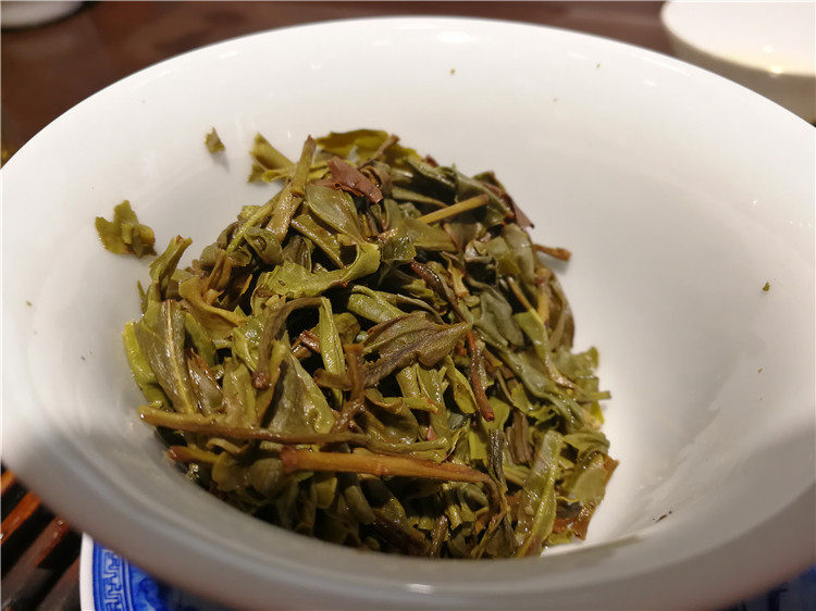 香气淡雅,悠扬,业界称之为"幽兰香"