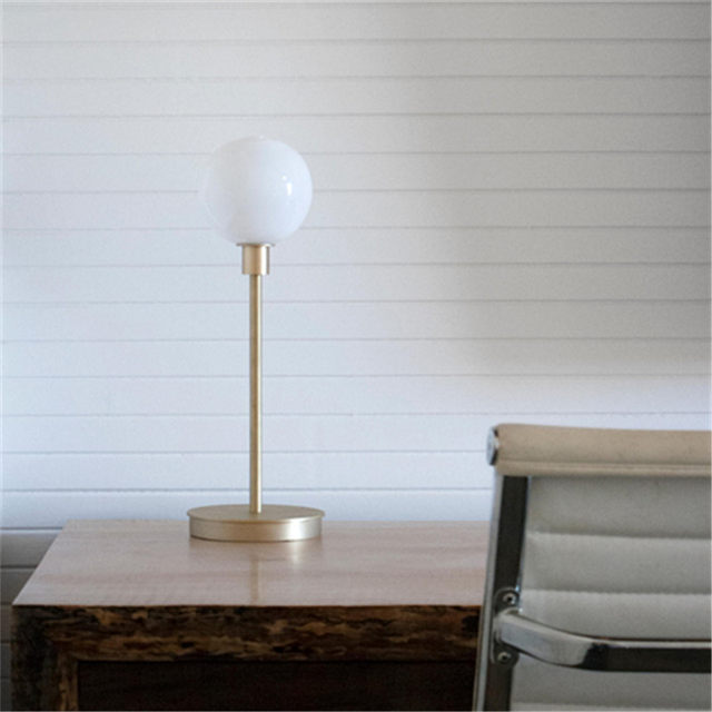 Minimalist modern art metal desk lamp creative designer model room hotel bedroom lamp living room den office Minimalist modern art metal desk lamp creative designer model room hotel bedroom lamp living room den office