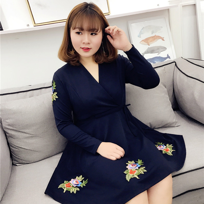 时尚气质超显瘦深v领胖mm加大码a摆连衣裙女裙200斤穿女款连衣裙