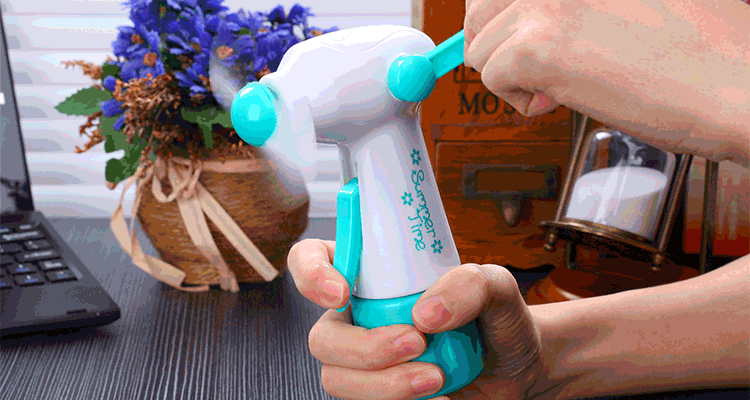 手摇迷你小风扇手动喷水喷雾手持便携式六一儿童玩具学生加湿静音