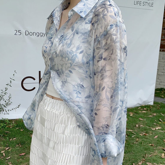 Small Eugen blue and white printed gauze sunscreen shirt 2021 summer small size cardigan long sleeve short thin jacket
Small Eugen blue and white printed gauze sunscreen shirt 2021 summer small size cardigan long sleeve short thin jacket