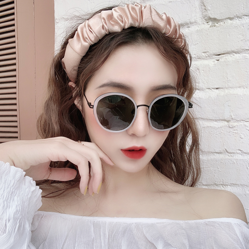 In super-hot round face frame sunglasses personality of Han Edition tide daughter polarization retro network red transparent girl sunglasses