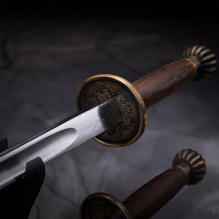 明式亮银双锏明代钢制双鞭锏武术表演装饰双锏送皮套锏架教程