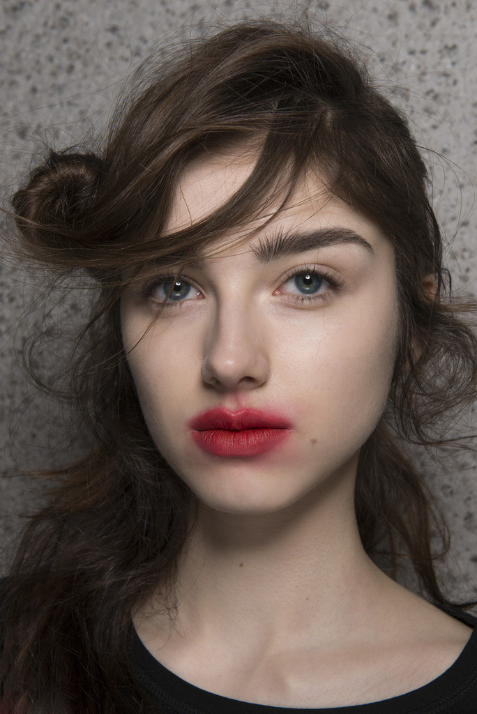 超模明星都爱"吻唇妆",原来很好画