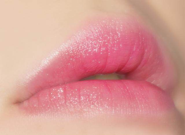 妹子性感水润的嘴唇,这样护理就可以拥有