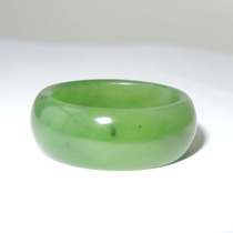 High-end enterprise boutique Hetian jade 100 yuan Russian mountain material rare and famous spinach green jasper characteristic ring A