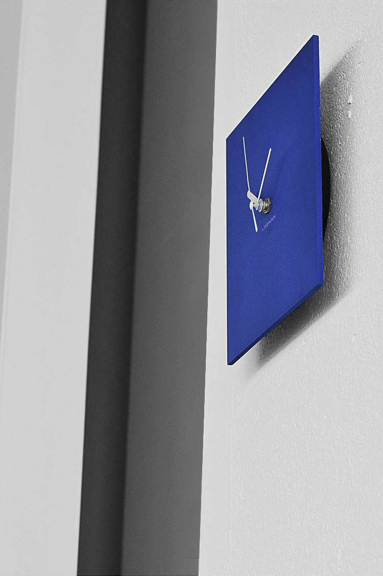 oroliving原创克莱因蓝钟金属时钟客厅现代简约壁挂钟表挂墙装饰