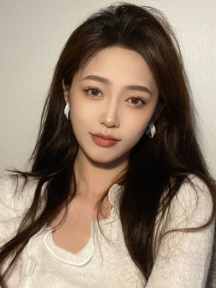 슈퍼 플래시 럭셔리 풀 다이아몬드 멀티 레이어 C 자형 귀걸이 기질 다목적 및 고급 귀걸이 ins 틈새 디자인 가벼운 고급 이어링 슈퍼 플래시 럭셔리 풀 다이아몬드 멀티 레이어 C 자형 귀걸이 기질 다목적 및 고급 귀걸이 ins 틈새 디자인 가벼운 고급 이어링