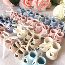 Stock Old Stock Eu Style American Countryside Home Scenario Decoration Ceramic Baby Shoes Swing Mova House Mini Shoes