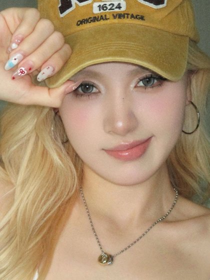 Hucares Millennium Hot Girl 작은 큰 귀걸이를 보여주는 맞춤형 얼굴 틈새 틈새 시장 고급 간단한 귀 스터드 Hucares Millennium Hot Girl 작은 큰 귀걸이를 보여주는 맞춤형 얼굴 틈새 틈새 시장 고급 간단한 귀 스터드