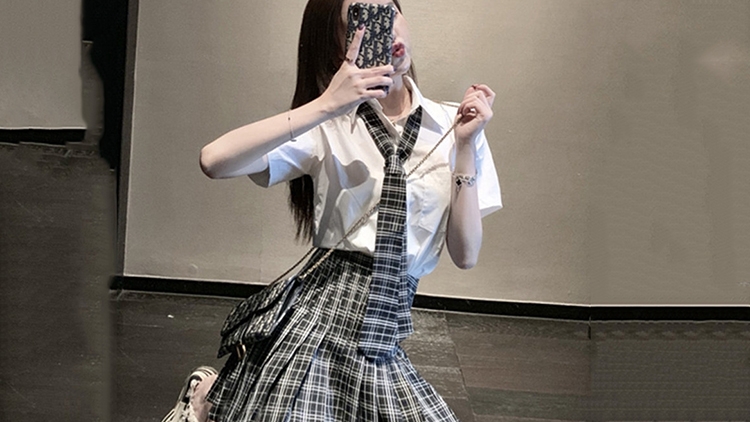 衬衫搭配百褶裙,一不小心就迷死人!