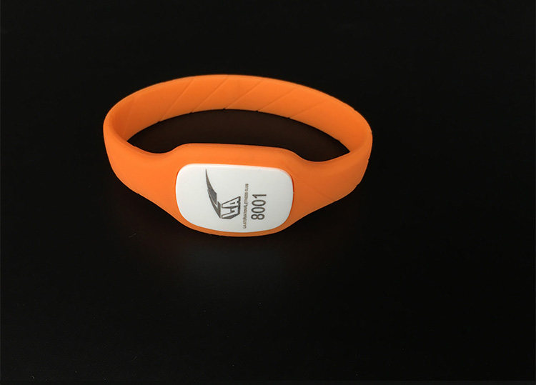 新款洗浴手牌号码牌洗浴场游泳池电子感应桑拿锁手环手链硅胶手牌