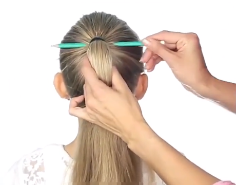 长长的头发,却不知道怎么处理的话,不妨试试这个方法,只需要一支铅笔