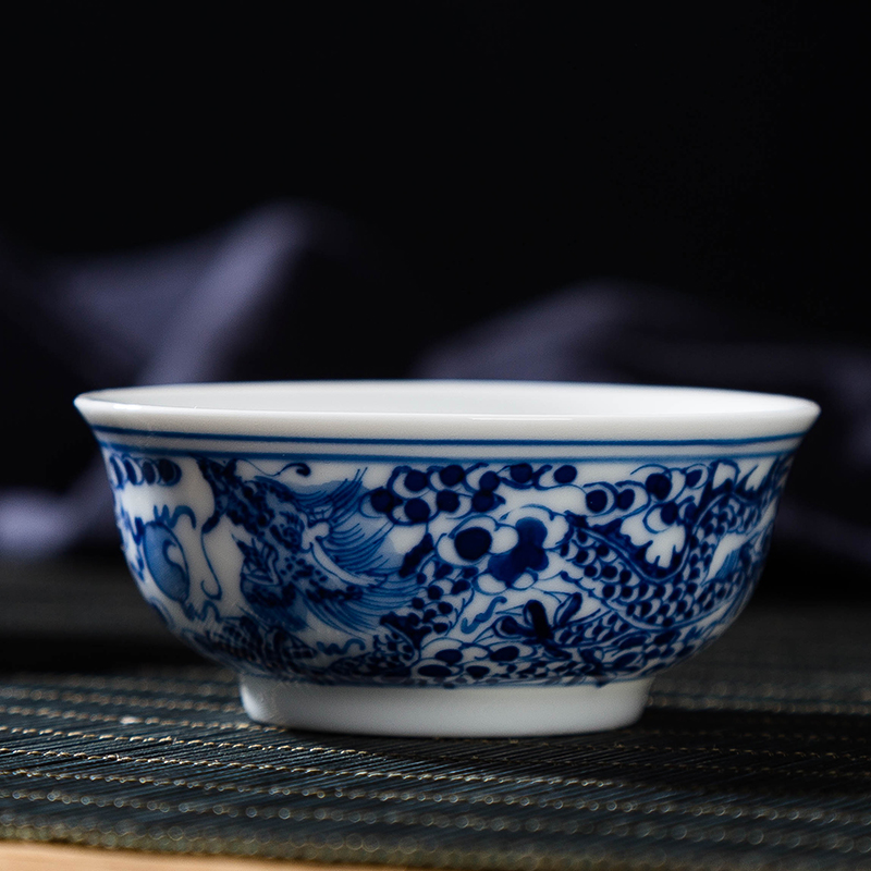 Jingdezhen ceramic sample tea cup hand - made kung fu of blue and white porcelain teacup personal single cup cup master cup small bowl