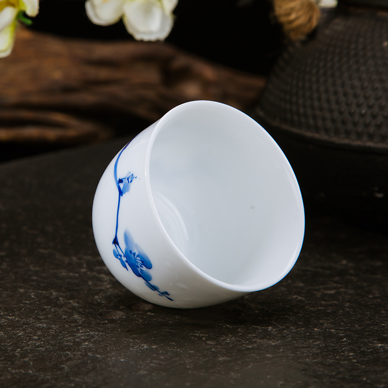 Jingdezhen ceramic hand - made personal cup manual master kung fu tea cup sample tea cup cup single cups of water