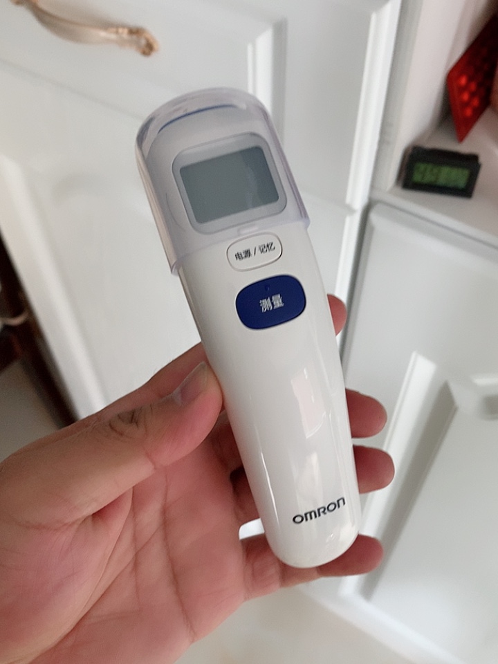 欧姆龙婴儿额温枪-唐小枝