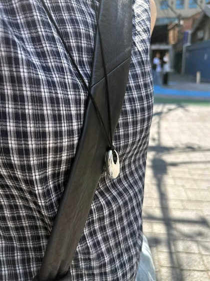 구리 패브릭 목걸이,은 펜던트, 검은 로프 목걸이, 긴 스웨터 체인, 여성 틈새 고급 스웨터 체인 액세서리 구리 패브릭 목걸이,은 펜던트, 검은 로프 목걸이, 긴 스웨터 체인, 여성 틈새 고급 스웨터 체인 액세서리
