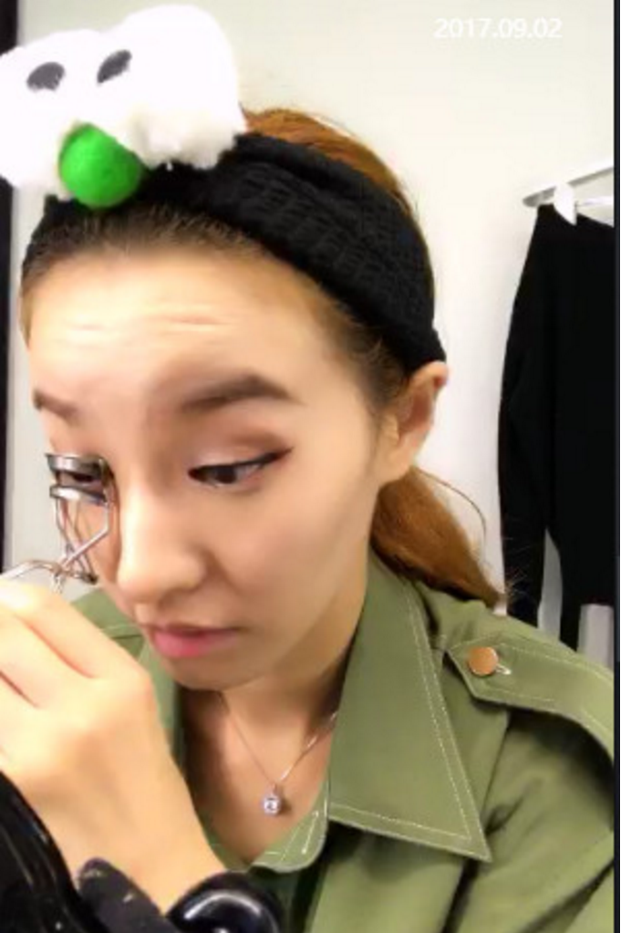 欧弟妻子郑云灿素颜直播