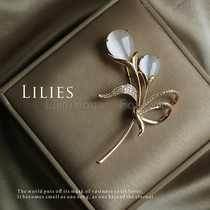 Lily flower brooch golden high-grade sense light luxury plant flower art new autumn new birthday gift