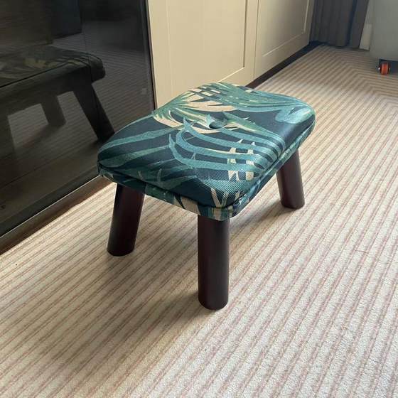 Small stool household low stool door shoe replacement stool soft leather stool living room simple sofa stool solid wood stool wearing shoe stool
Small stool household low stool door shoe replacement stool soft leather stool living room simple sofa stool solid wood stool wearing shoe stool