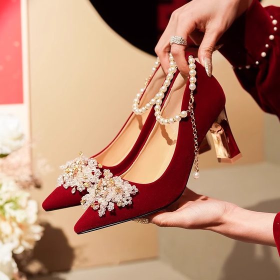 Retro elegant burgundy high heels for women's Chinese style Xiuhe pointed toe thick heels shoes without tired feet engagement two-wear wedding shoes
Retro elegant burgundy high heels for women's Chinese style Xiuhe pointed toe thick heels shoes without tired feet engagement two-wear wedding shoes