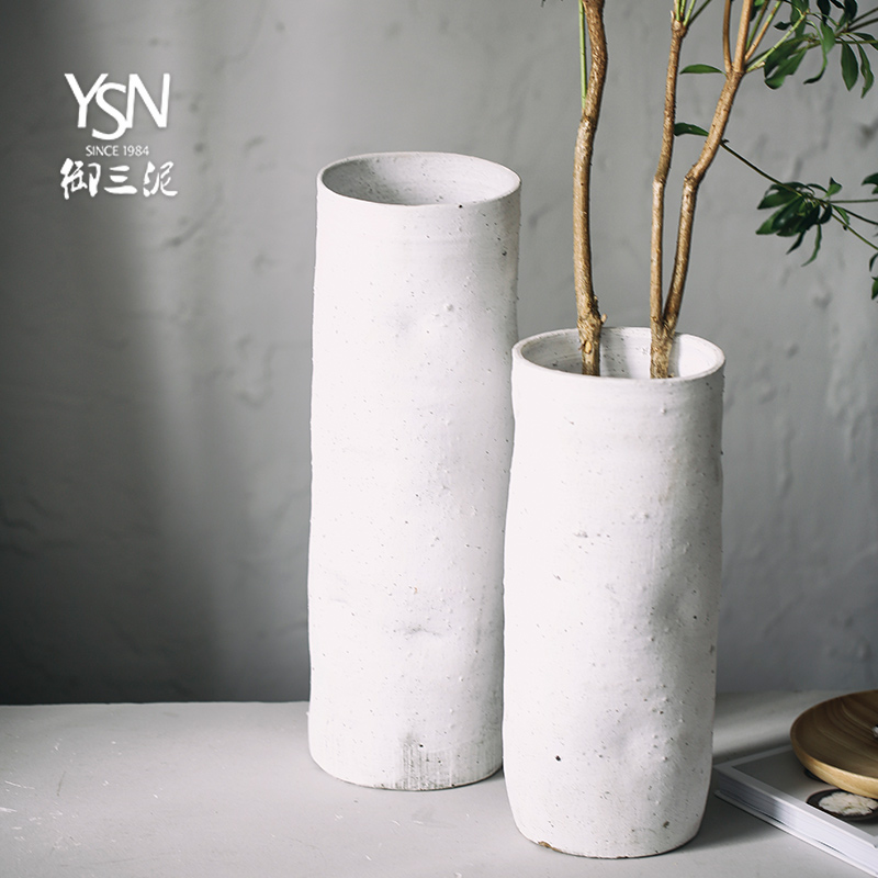 Royal three mud dry flower vase furnishing articles Japan gives zen pottery decorative flower coarse pottery contracted white hand