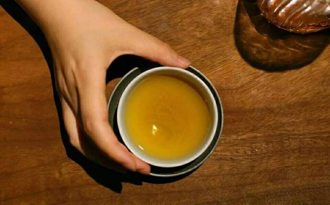 爱打扮(www.idaban.cn)，三伏天喝茶有利于清热解毒19