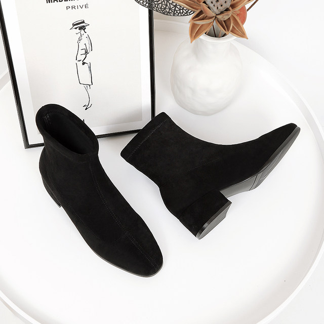 ເກີບກະທັດຮັດສໍາລັບແມ່ຍິງ 2022 ຮູບແບບໃຫມ່ທາງອິນເຕີເນັດທີ່ມີຊື່ສຽງ heel ເກີບສັ້ນແມ່ຍິງຂະຫນາດກາງ heel square toe elastic stocking boots winter plus velvet women's shoes large size