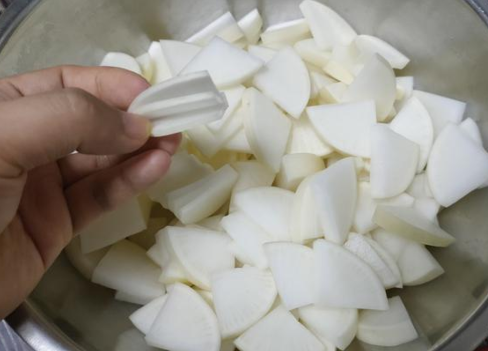 秘制腌萝卜做法,酸甜微辣嘎嘣脆,学着做
