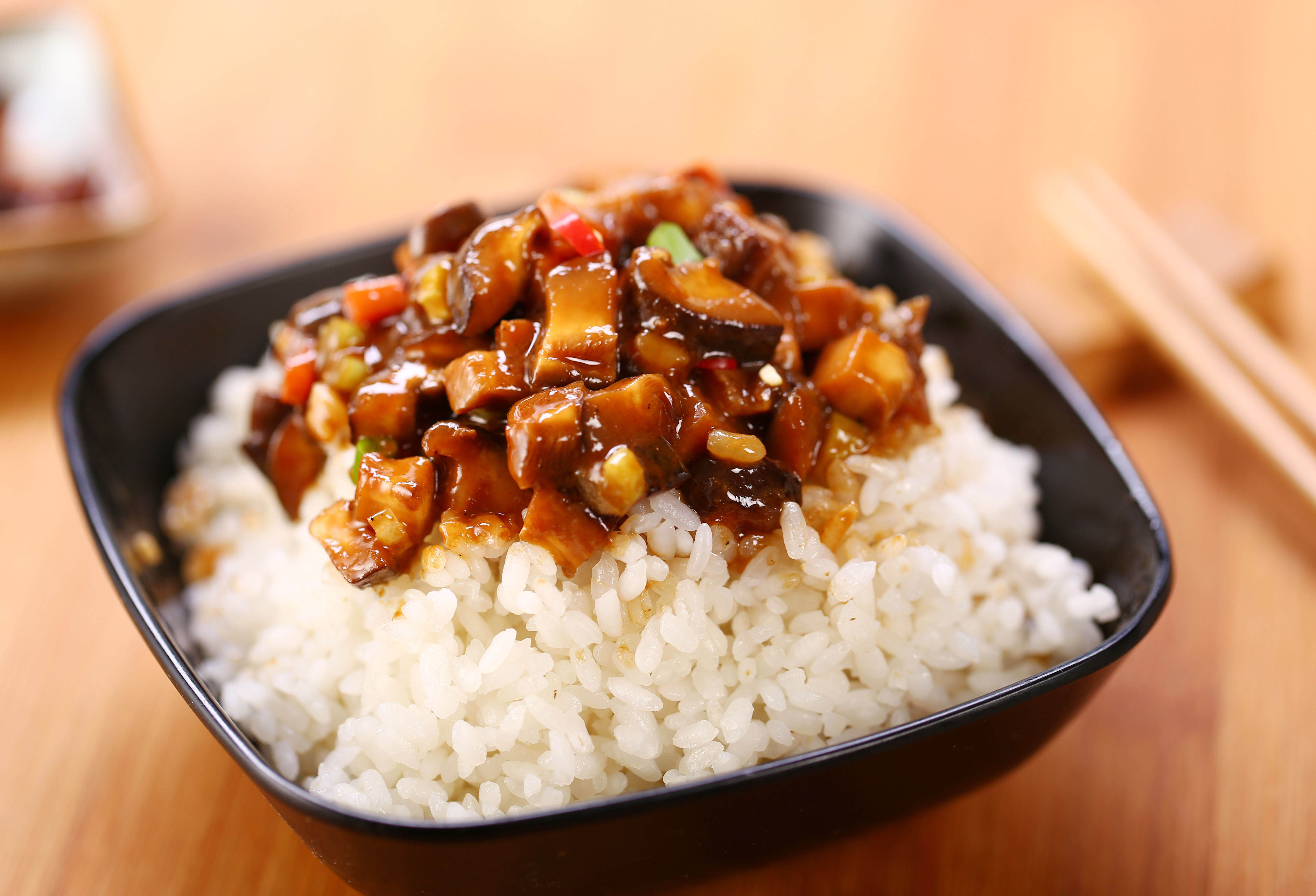 一勺拌饭酱,就给赐予一碗米饭新的生命.