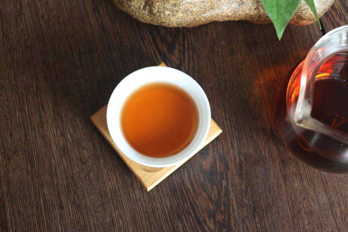 爱打扮(www.idaban.cn)，普洱茶汤为何会越变越红？9