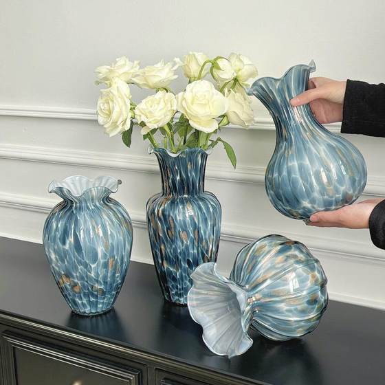 Medium-old golden peacock blue glass vase light luxury high-end retro glass living room flower arrangement home decoration ornaments
Medium-old golden peacock blue glass vase light luxury high-end retro glass living room flower arrangement home decoration ornaments