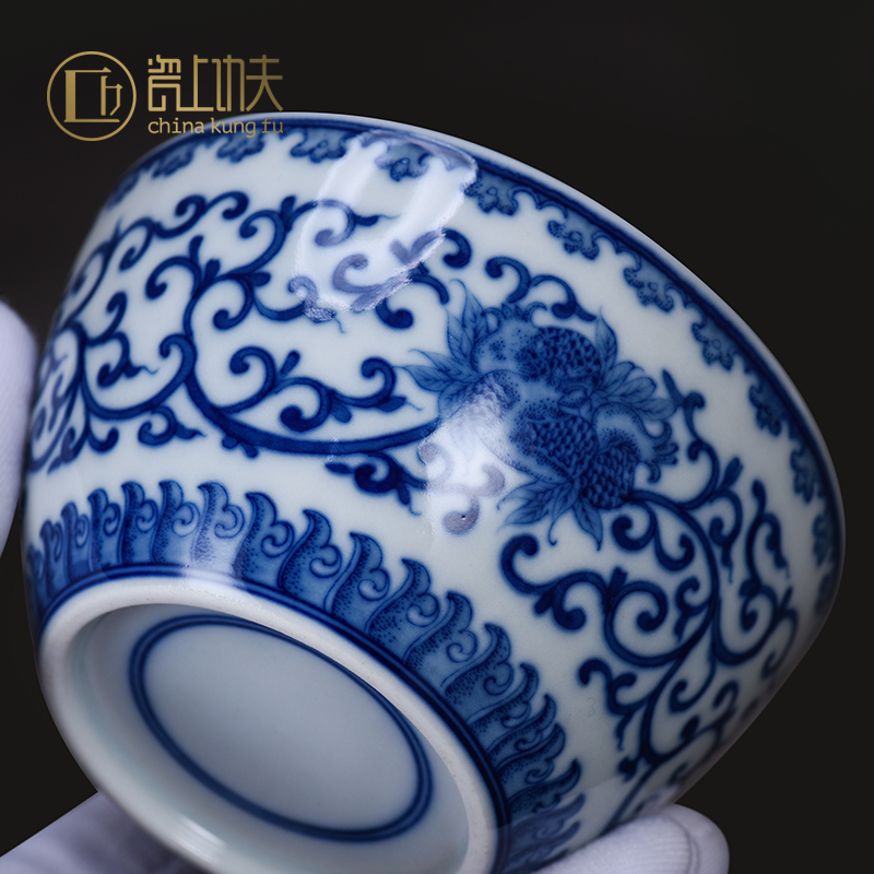 Jingdezhen ceramic tea set master cup single CPU kung fu tea cup pure manual hand - made porcelain lotus flower sample tea cup