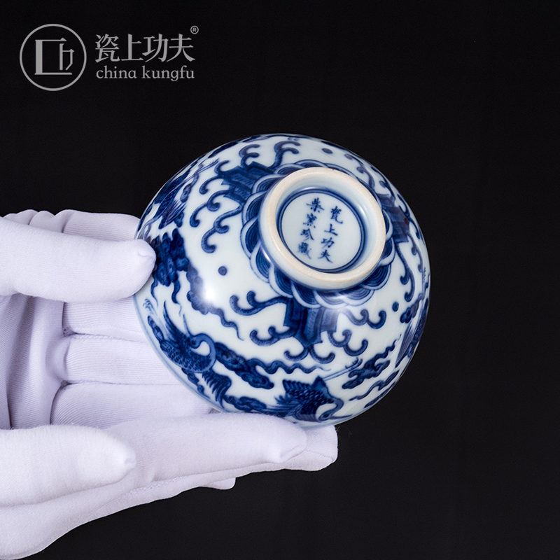 Jingdezhen maintain tea kungfu tea cup pure manual crane, grain sample tea cup large master of blue and white porcelain cup