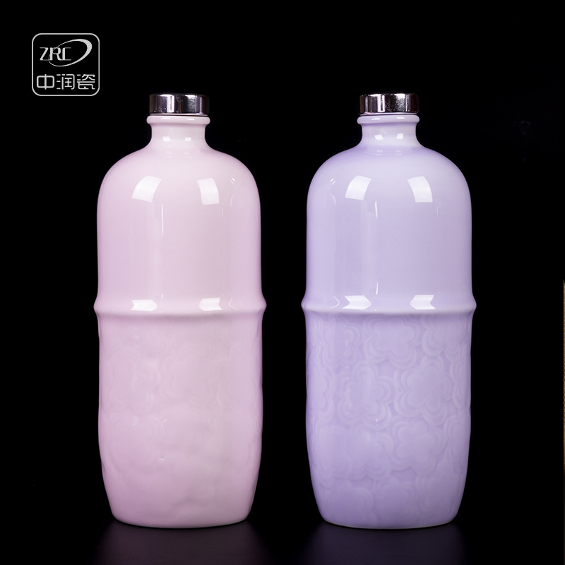 Creative jingdezhen ceramic wine bottles of liquor hip apricot blossom put grain carving small fresh wine gift bag in the mail