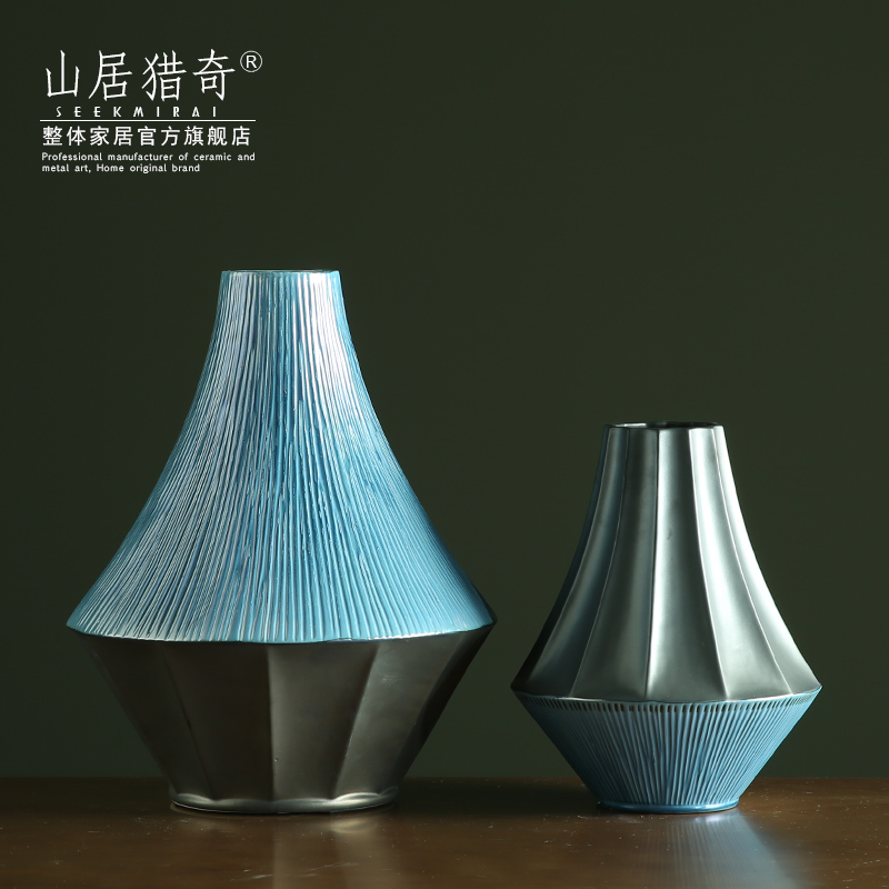 Method of American new classic gold furnishing articles sitting room blue porcelain vase of flowers of TV bar face geometry creative floral outraged