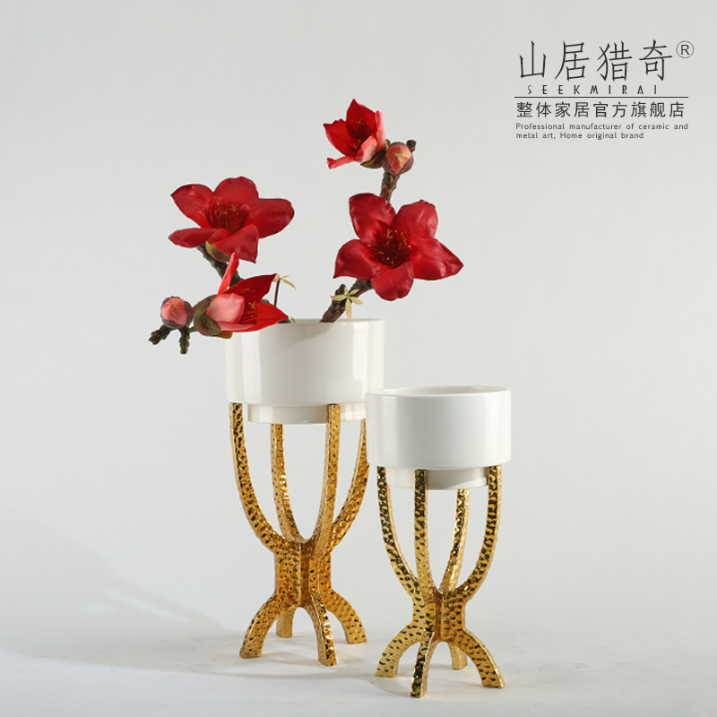 Modern light key-2 luxury northern copper vase sitting room adornment is placed with ceramic bracket flowerpot four feet tripod flower arranging flowers