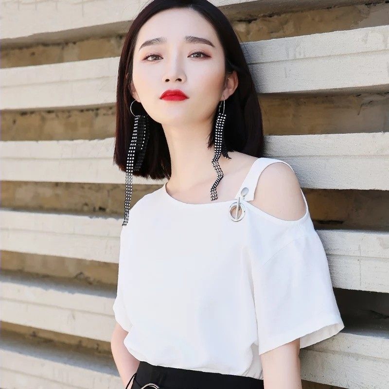 一字领半漏肩上衣女夏韩版宽松学生白色性感甜美露肩斜肩短袖t恤