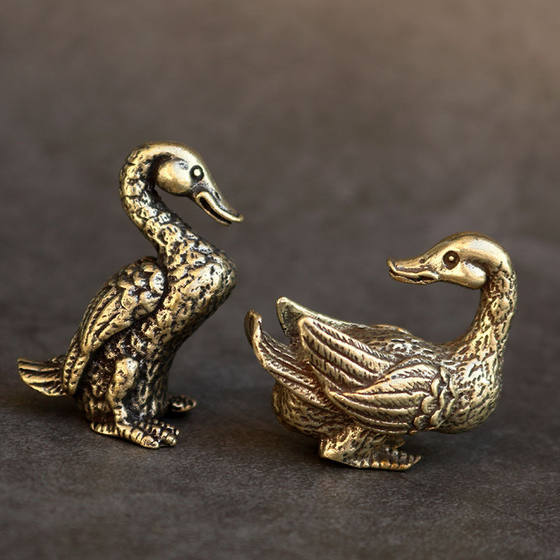 Retro solid pure brass office desk car small ornaments duck pair tea pet craft handmade pieces
Retro solid pure brass office desk car small ornaments duck pair tea pet craft handmade pieces