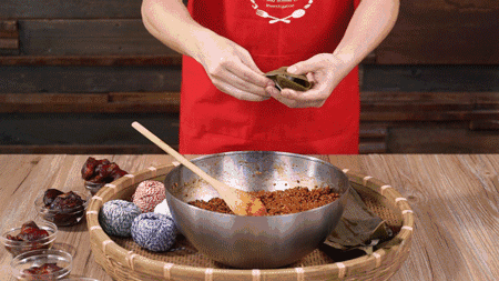 所以可想而知,在视频拍摄过程中,压根不会包粽子的组长浪费