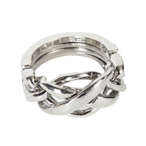 The magic ring alloy puzzle toy Luban lock unlocks the unlocking all pregnant women unlocking the artificial instrument sitting in the moon