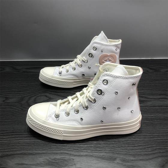 CONVERSE 1970S sweet and cool style flash diamond-like bead chain men and women high-top canvas shoes A10304C
CONVERSE 1970S sweet and cool style flash diamond-like bead chain men and women high-top canvas shoes A10304C