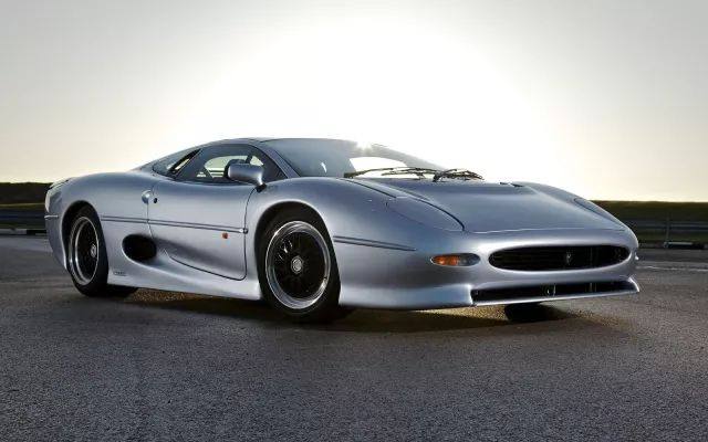 jaguar xj220 90年代的传奇超跑,曾经的量产车最速记录保持者