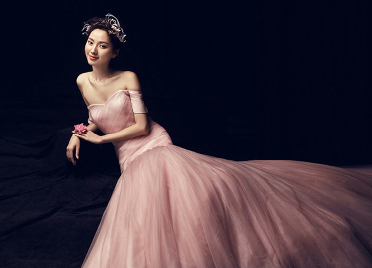 影楼主题写真服装新款拍照一字肩修身鱼尾短袖婚纱年会粉色长礼服