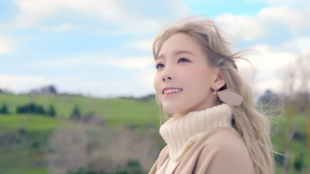 第一次买专辑是泰妍的i,但是光盘放进去木有mv是都没有还是我没放出来