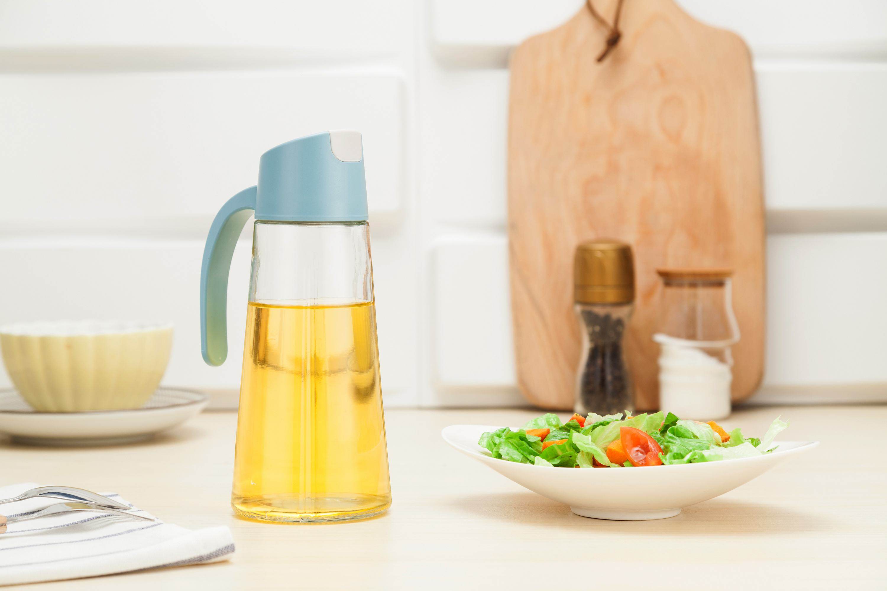 为了身体健康,选油壶要精心