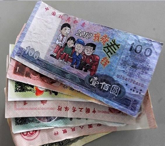 就差这一两块钱?晒晒公交车投币箱里的奇葩物品