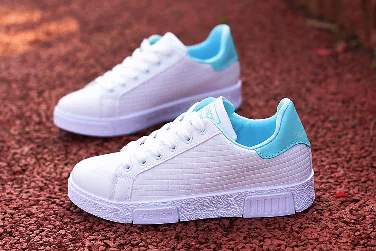 韩版新款女式白色低帮休闲鞋平跟舒适小白鞋学生潮流运动鞋滑板鞋