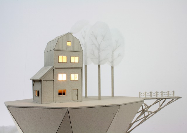 这些卡纸模型的小房子被放入了灯泡